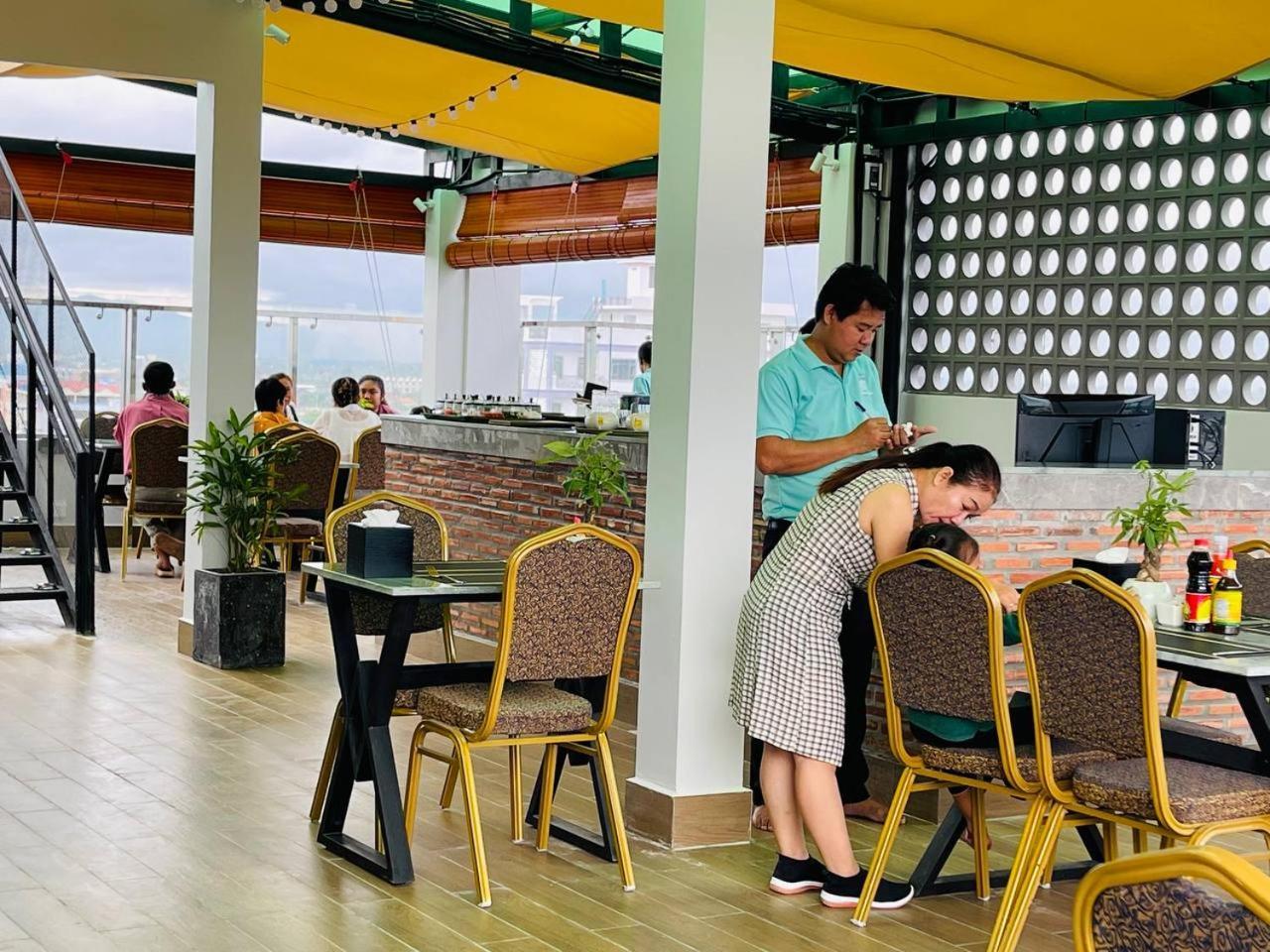 The Square Kampot Hotel Екстериор снимка